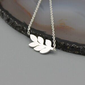 Jewelry necklace leaf nature silver tone minimalist dainty with chain new